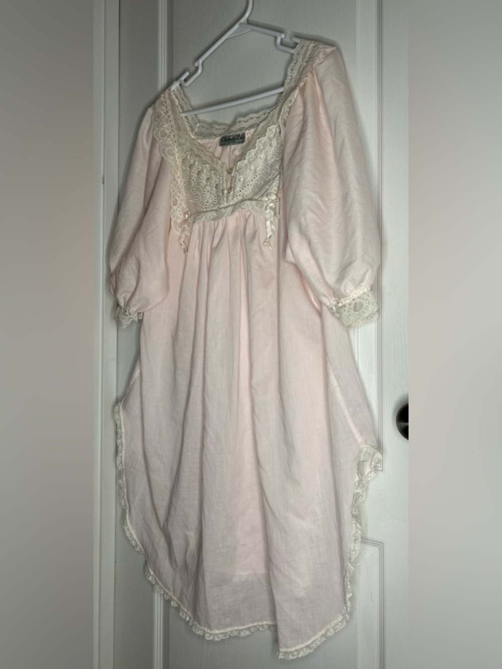 VTG Christian Dior Lingerie Nightgown Sz L Pale Pink Lace Trim Puff Sleeve USA - Picture 6 of 9